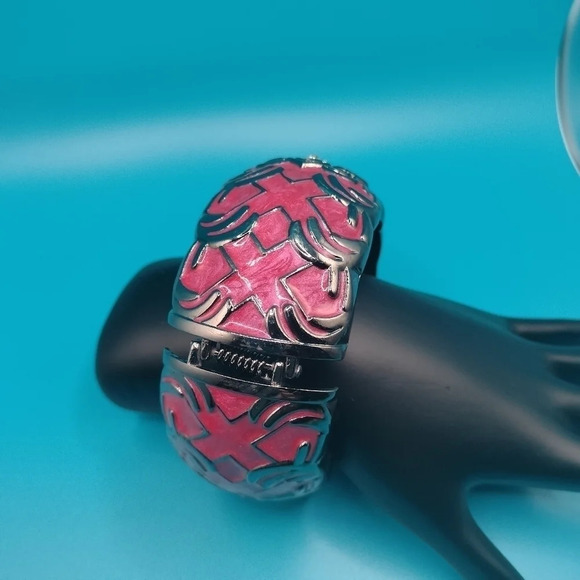 Pink Fuchsia Metal Filigree Floral Rhinestones Accents Hinge Slide On Bracelet - Picture 2 of 7